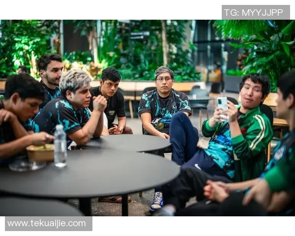 深度探讨黄强在DOTA2世界中的成长与挑战之路 深度探讨黄强在DOTA2世界中的成长与挑战之路